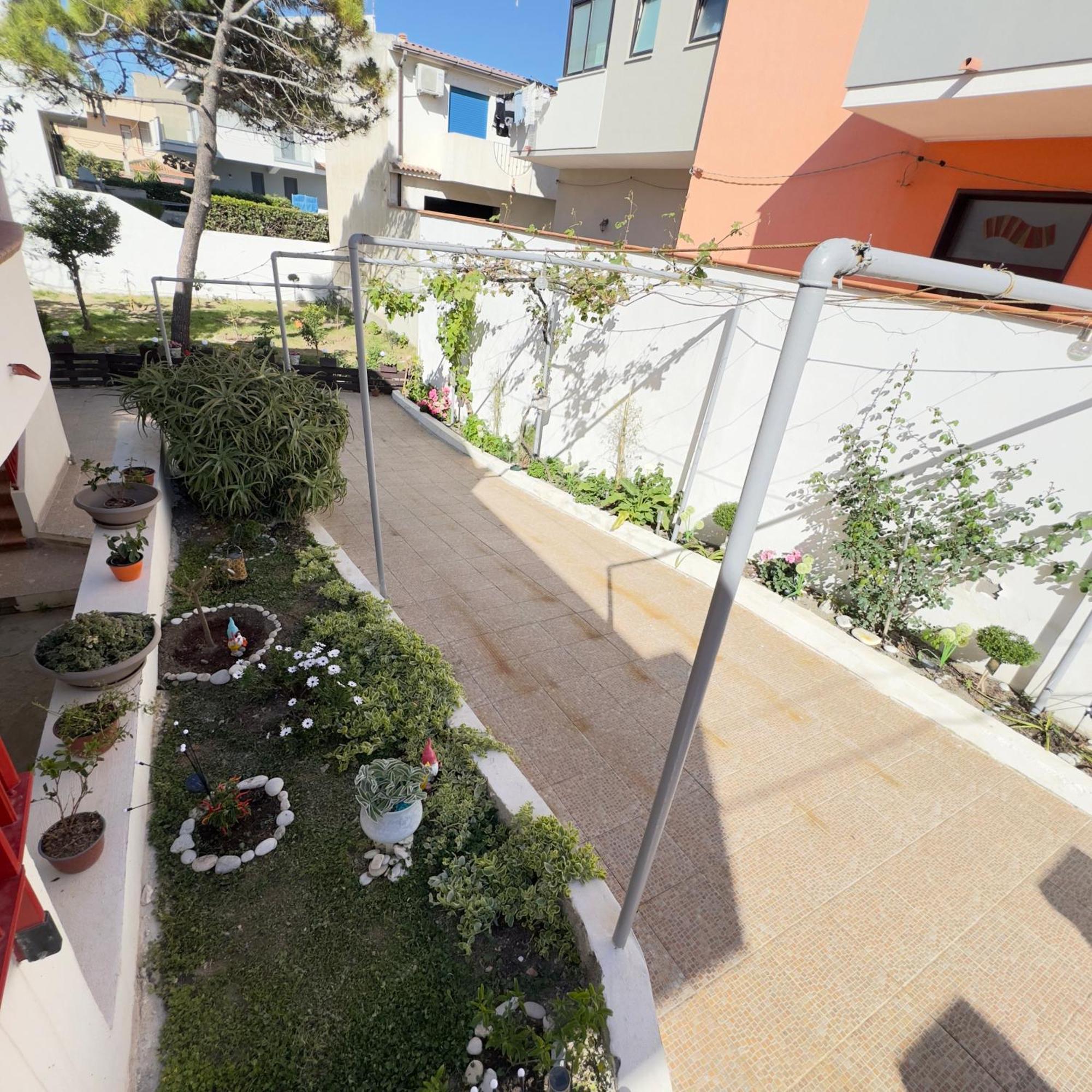 La Casa Di Wioletta Apartment บาร์เชลโลนา-ปอซโซ ดี กอตโต ภายนอก รูปภาพ